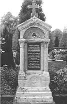 Bild eines historischen Grabsteins mit Aufschrift