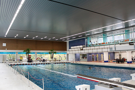 Das Bild zeigt das Gladbecker Hallenbad