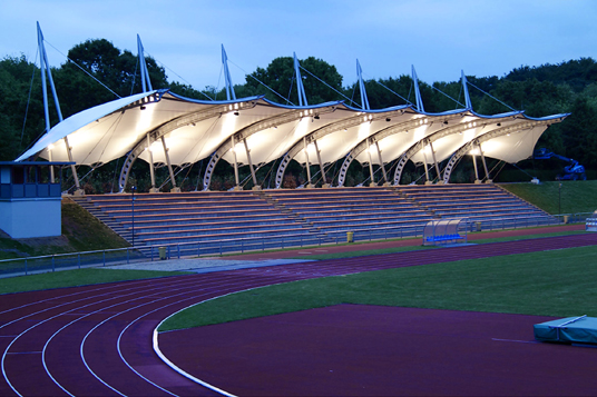 Das Bild zeigt das Gladbecker Stadion in den Abendstunden