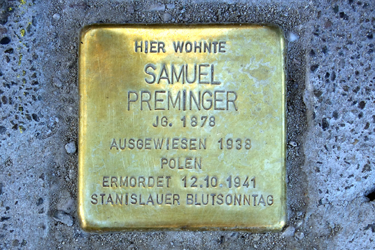 Das Bild zeigt einen Stolperstein